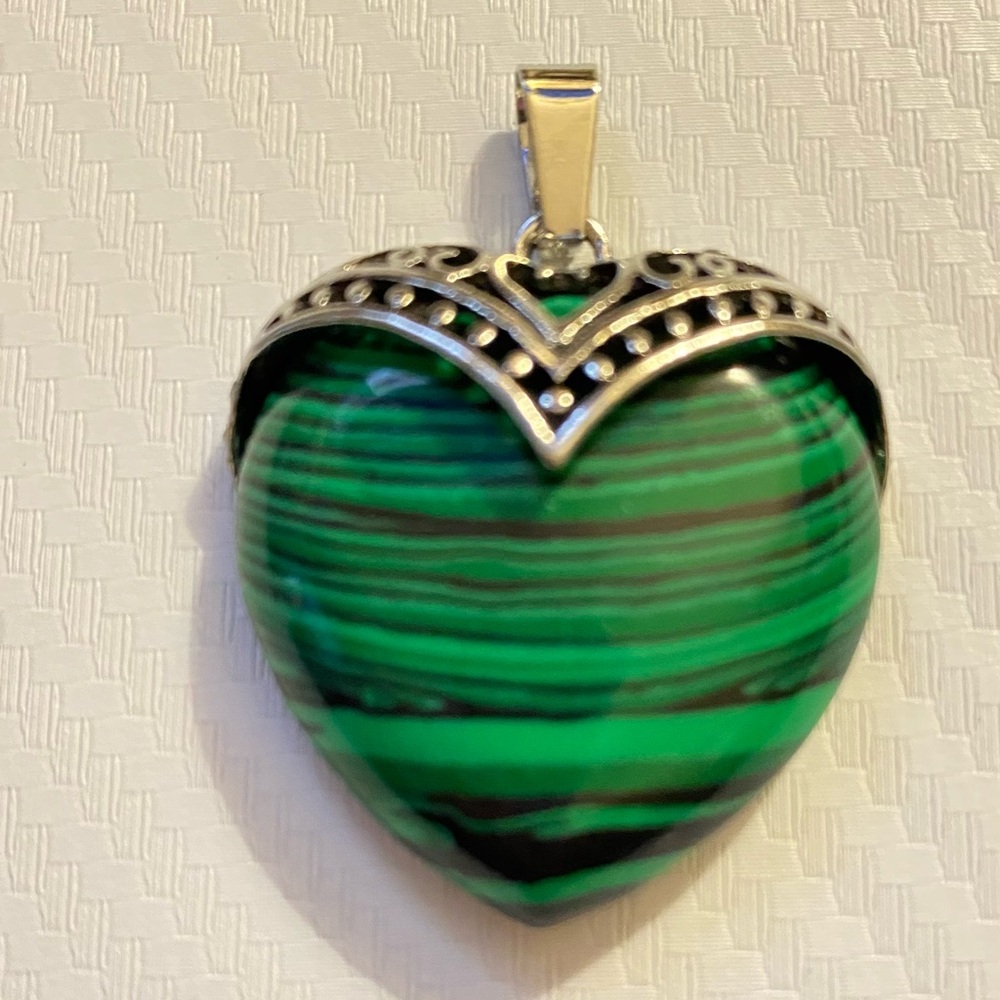 Green Malachite Heart Gemstone Crystal  Pendant Necklace - Picture 6 of 8